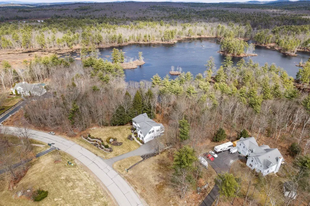 15 Farrwood Drive Hooksett NH 03106