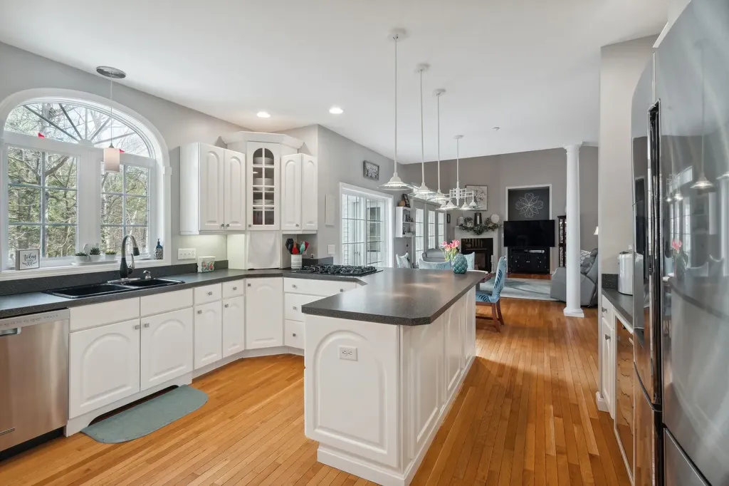 15 Farrwood Drive Hooksett NH 03106