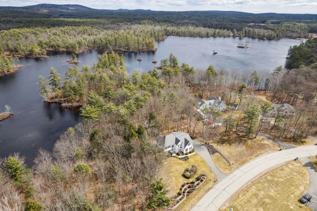15 Farrwood Drive Hooksett NH 03106