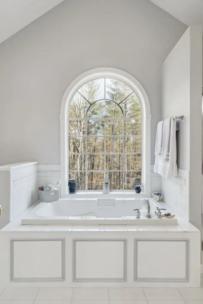 15 Farrwood Drive Hooksett NH 03106