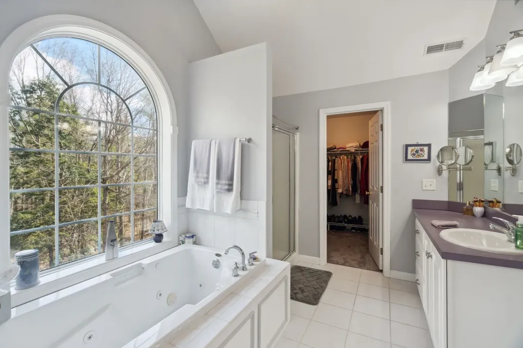 15 Farrwood Drive Hooksett NH 03106