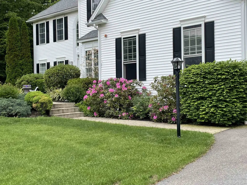 15 Farrwood Drive Hooksett NH 03106