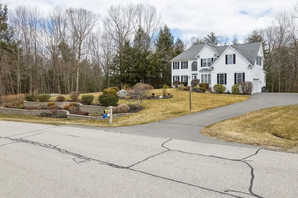 15 Farrwood Drive Hooksett NH 03106