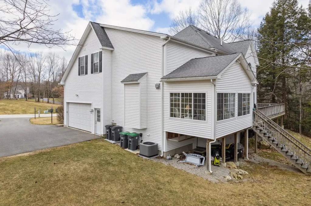 15 Farrwood Drive Hooksett NH 03106