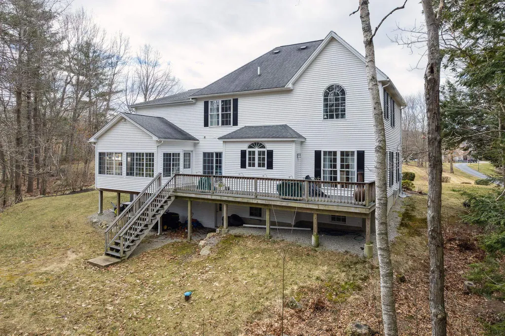 15 Farrwood Drive Hooksett NH 03106