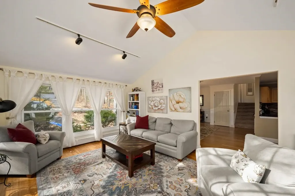 75 Hall Road Londonderry NH 03053