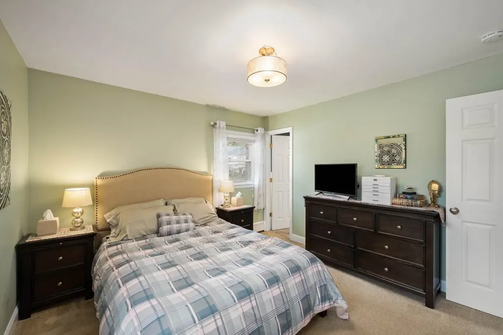 75 Hall Road Londonderry NH 03053