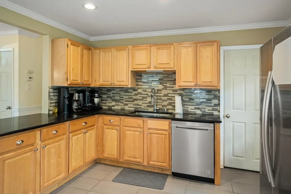 75 Hall Road Londonderry NH 03053