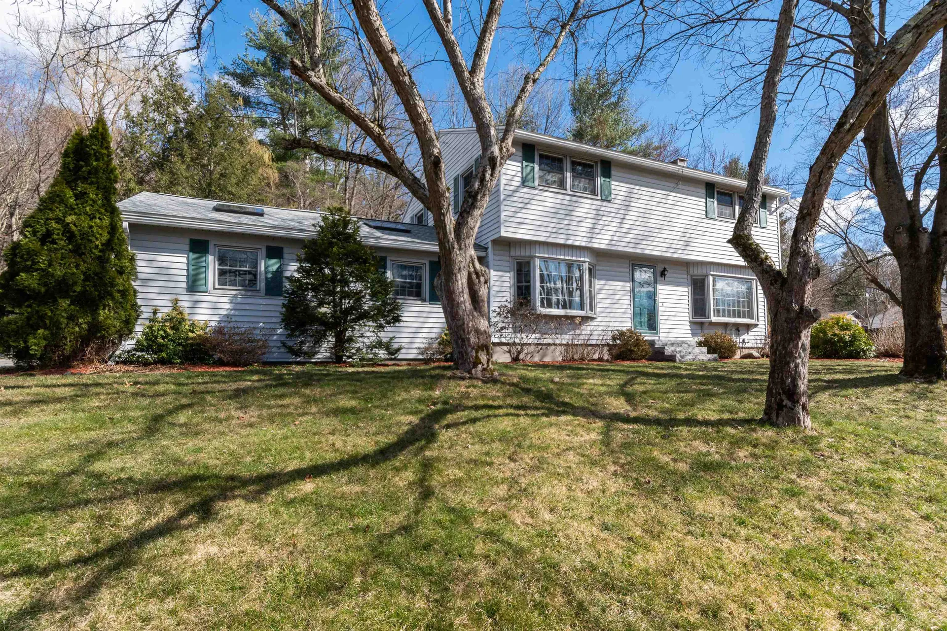 32 Bolic Street Nashua NH 03062
