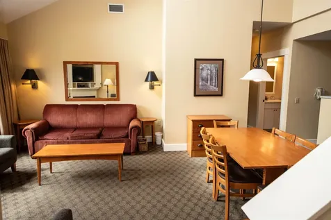 439/441 Qtr. I I I Jackson Gore Inn Ludlow VT 05149