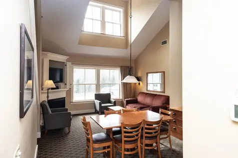 439/441 Qtr. I I I Jackson Gore Inn Ludlow VT 05149