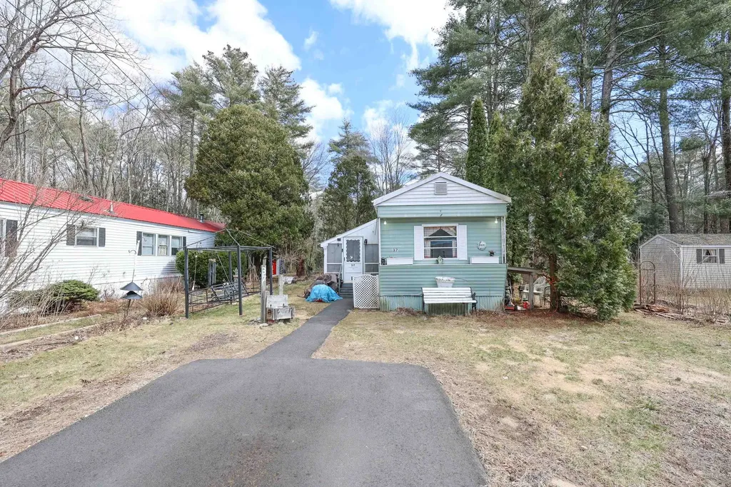 37 Old Cart Road Raymond NH 03077
