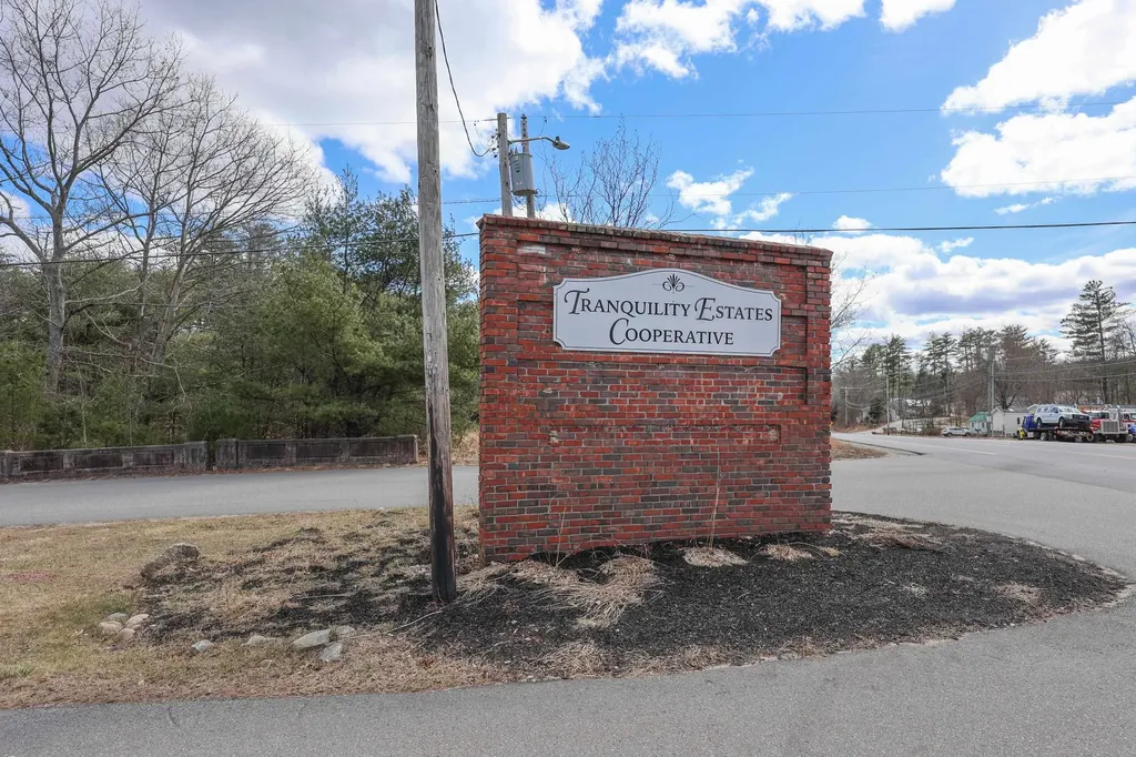 37 Old Cart Road Raymond NH 03077