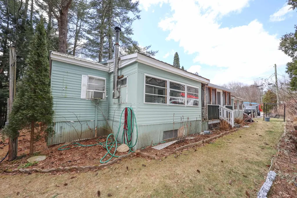 37 Old Cart Road Raymond NH 03077