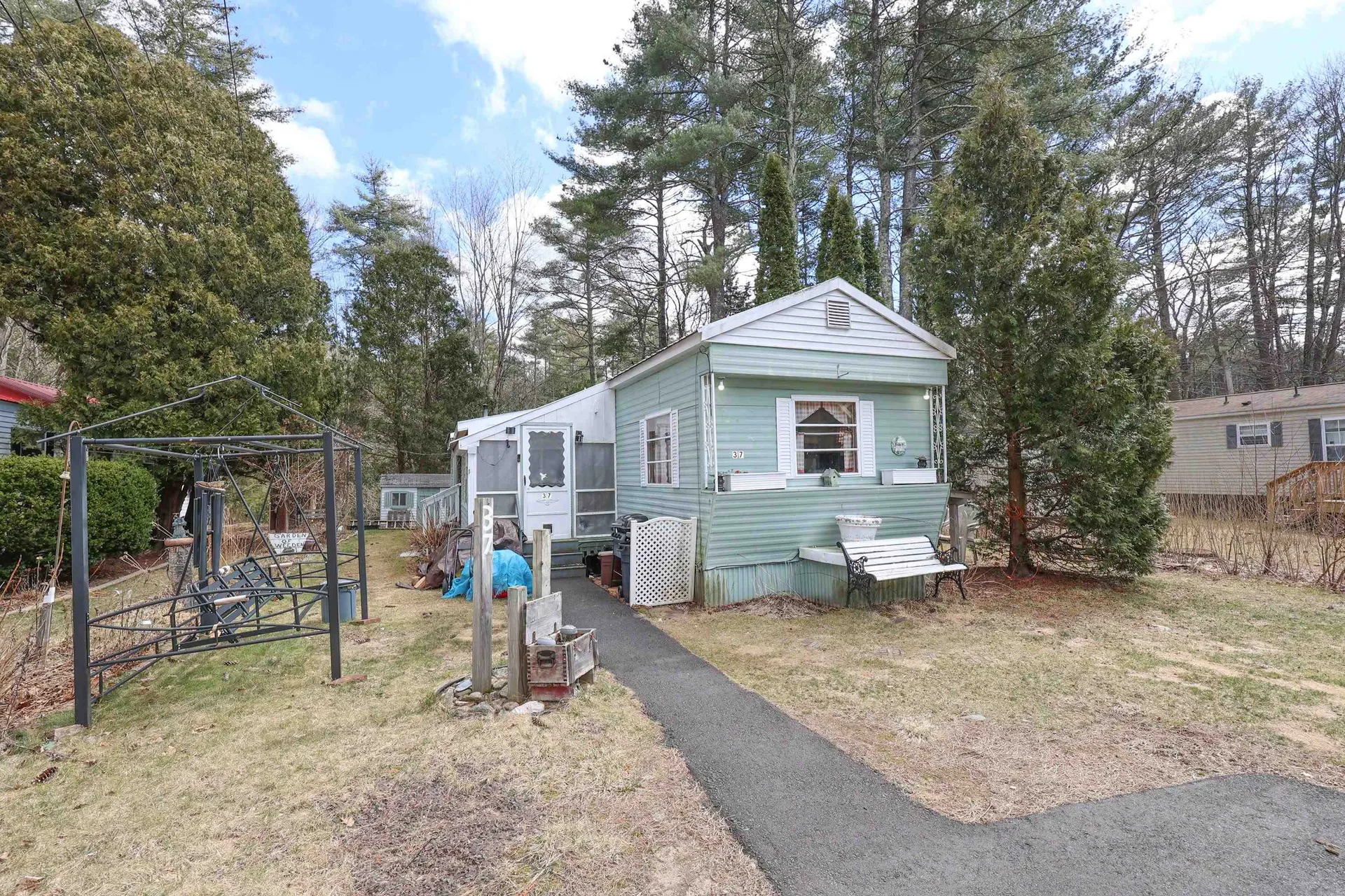 37 Old Cart Road Raymond NH 03077