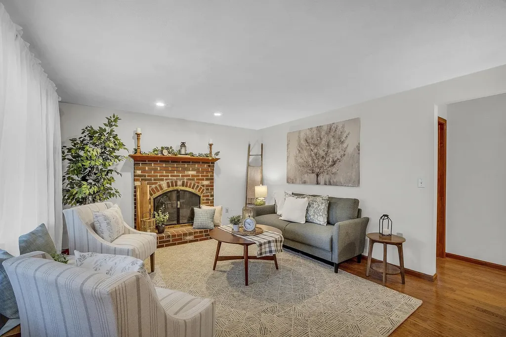 41 Patriot Drive Pelham NH 03076