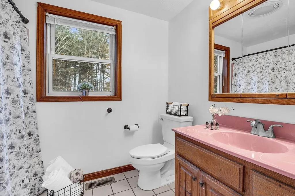 41 Patriot Drive Pelham NH 03076