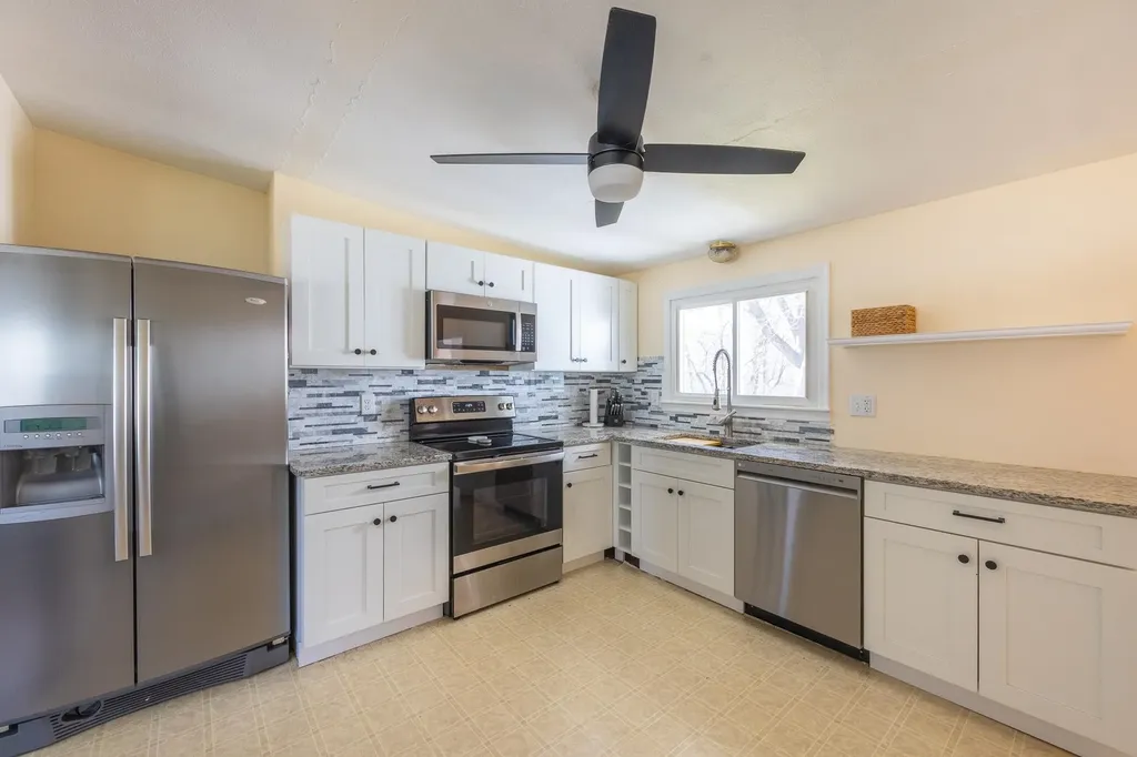 23 Meadow Lane Greenland NH 03840