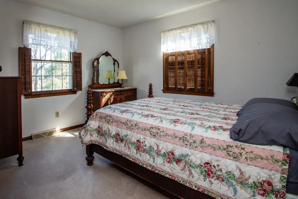 418 Barstow Road Shelburne VT 05482-6989
