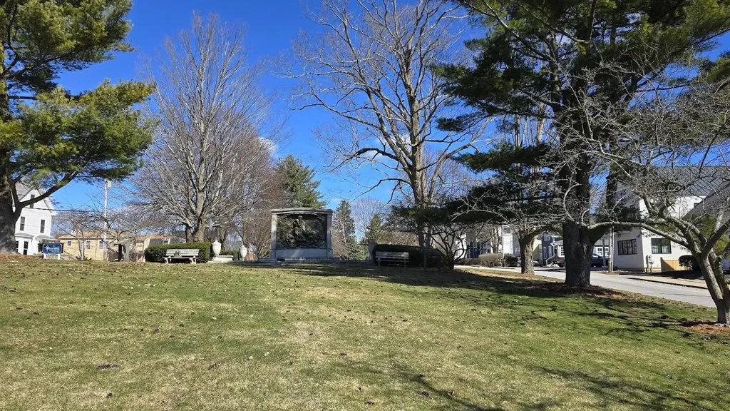 36 Whipple Road Kittery ME 03904