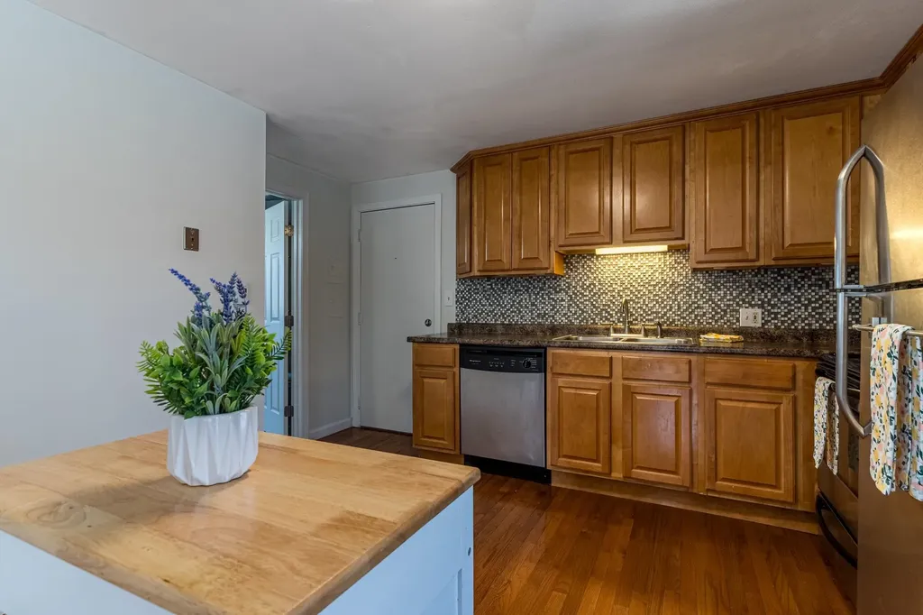 36 Whipple Road Kittery ME 03904