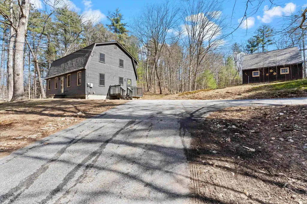 318 Halls Village Road Chester NH 03036