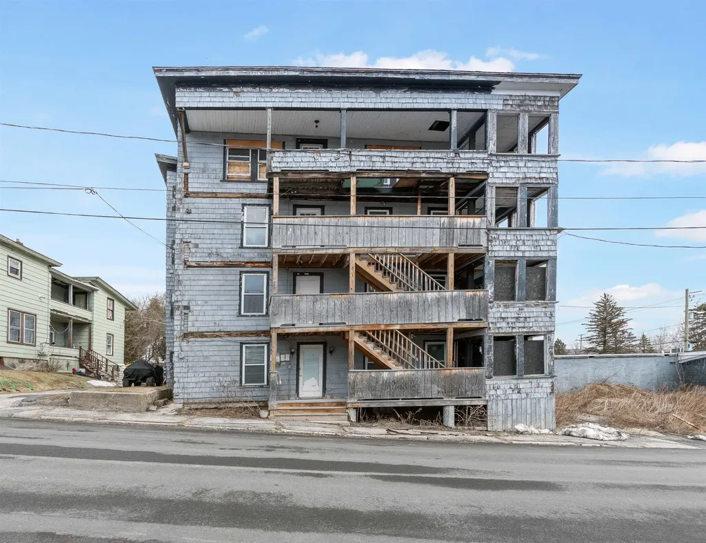 18 Peavey Lane, Berlin NH Real Estate Listing MLS 4988502 Teamner