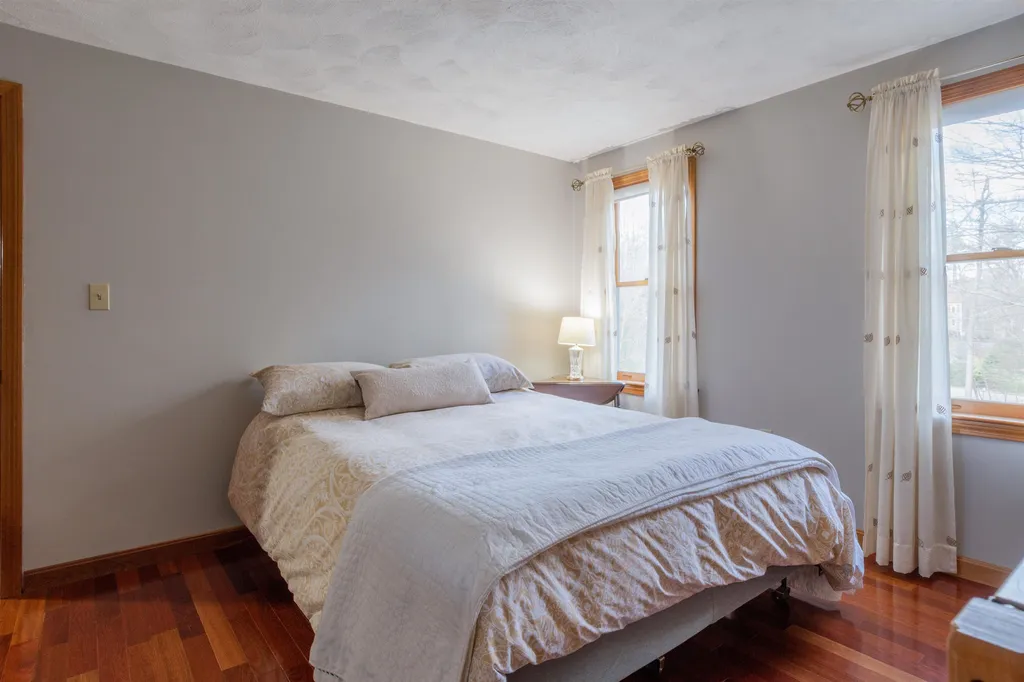 25 Peaslee Court Hampstead NH 03841
