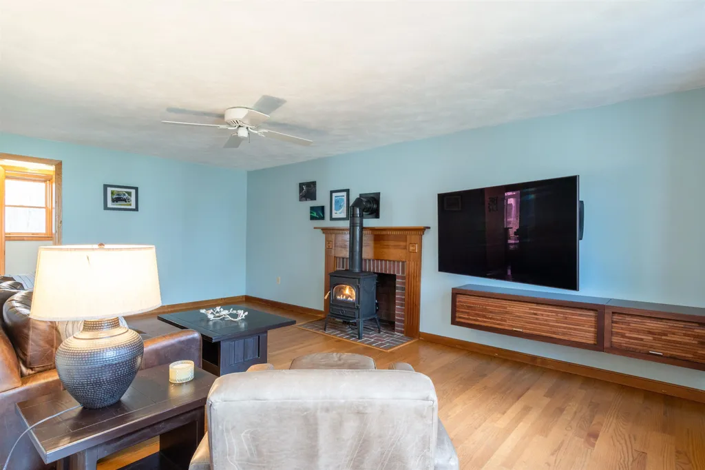 25 Peaslee Court Hampstead NH 03841