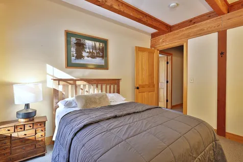 1346 Goldthwaite Road Chester VT 05143