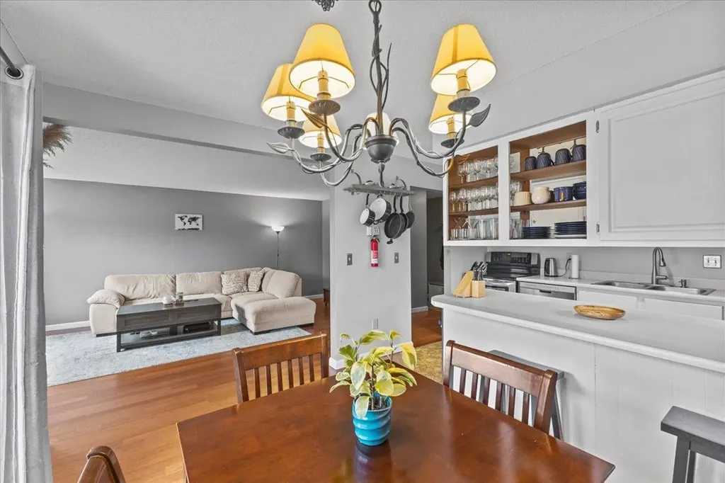 171 N Twin Oaks Terrace South Burlington VT 05403
