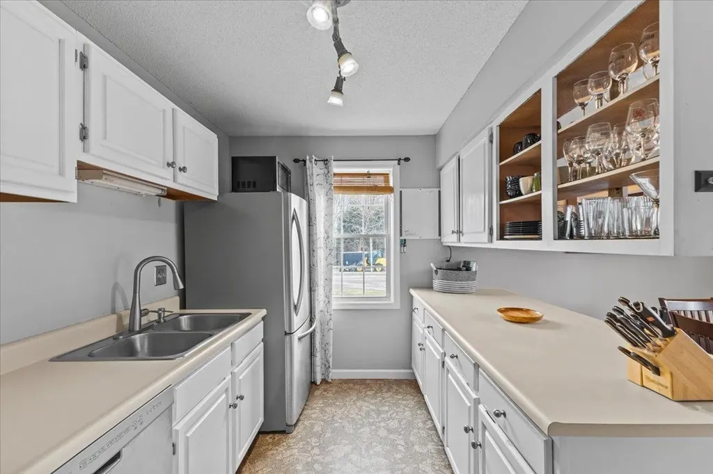 171 N Twin Oaks Terrace South Burlington VT 05403