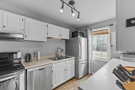 171 N Twin Oaks Terrace South Burlington VT 05403