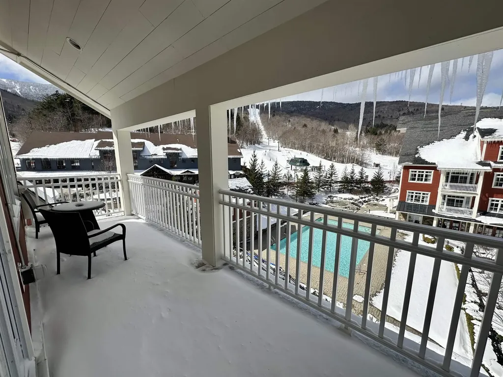 102 Forest 401 / I Drive Warren VT 05674