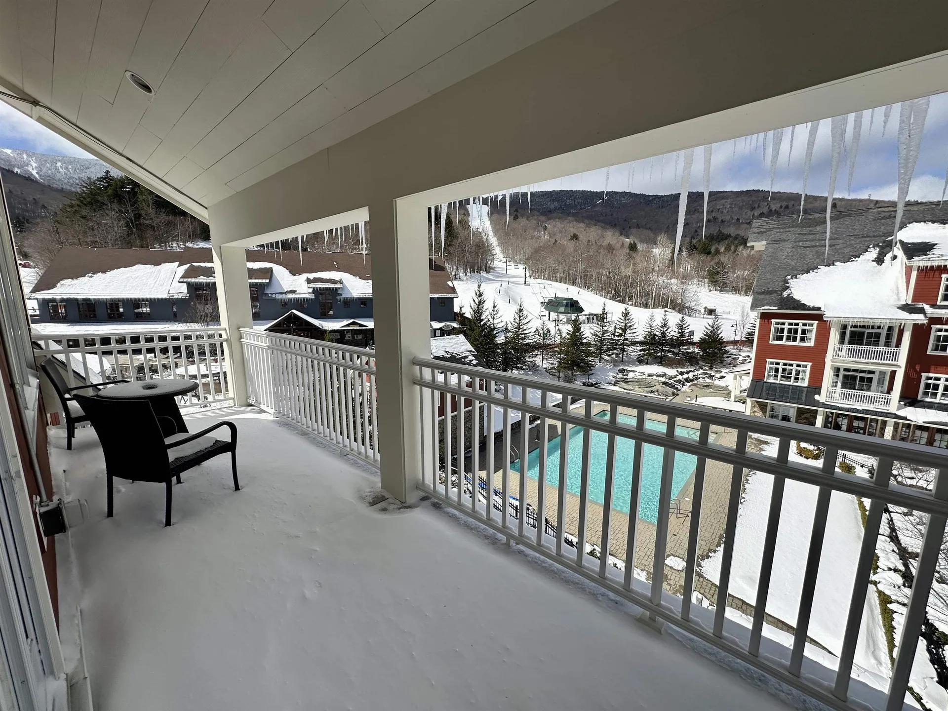 102 Forest 401 / I Drive Warren VT 05674