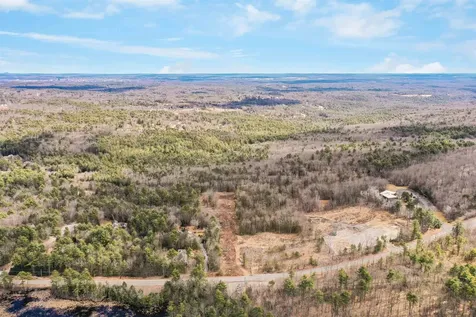 32-4 Chestnut Hill Road New Boston NH 03070