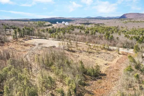 32-4 Chestnut Hill Road New Boston NH 03070