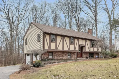 16 Amberwood Drive Atkinson NH 03811