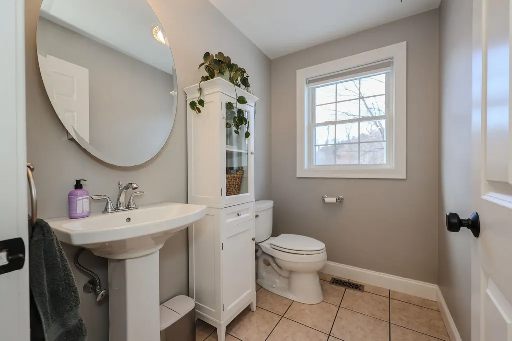 25 Spruce Lane Stratham NH 03885