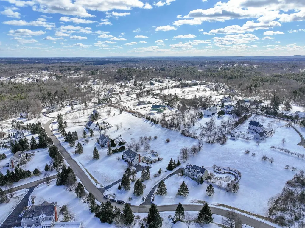 25 Spruce Lane Stratham NH 03885