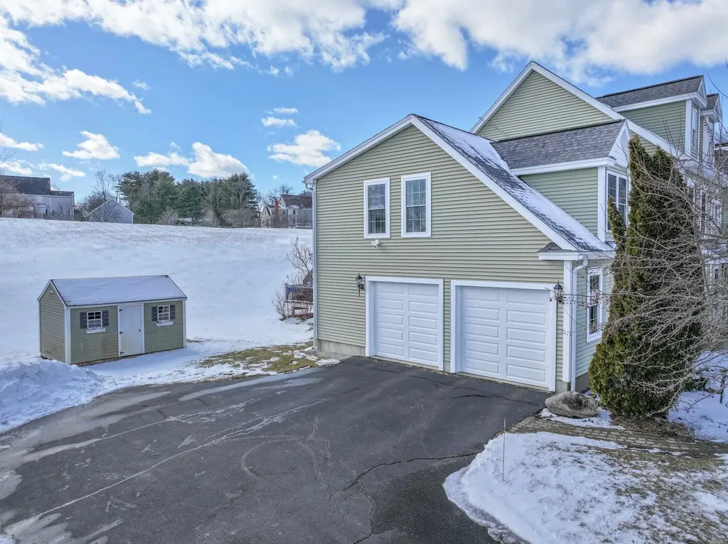 25 Spruce Lane Stratham NH 03885
