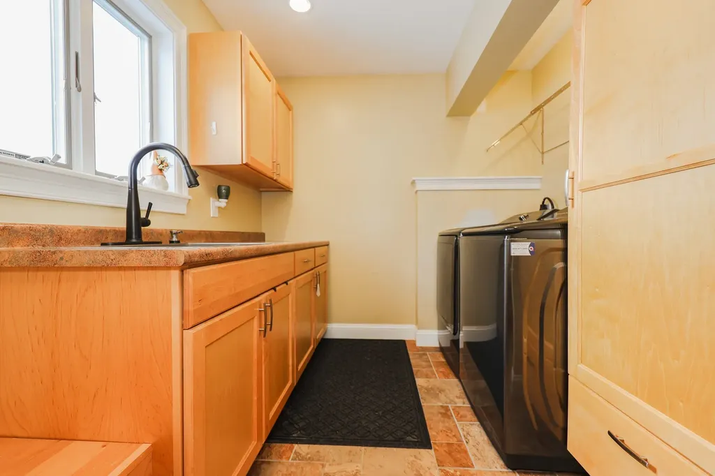 25 Spruce Lane Stratham NH 03885