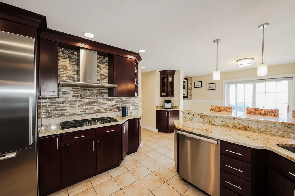 25 Spruce Lane Stratham NH 03885