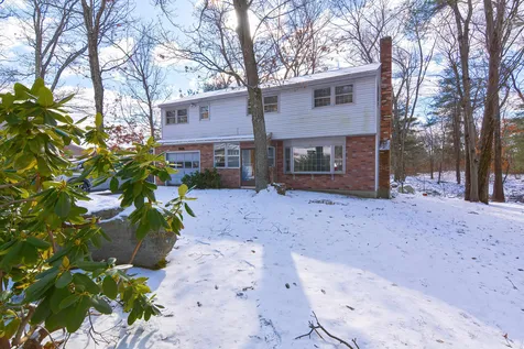 6 Bonnie Lane Hudson NH 03051