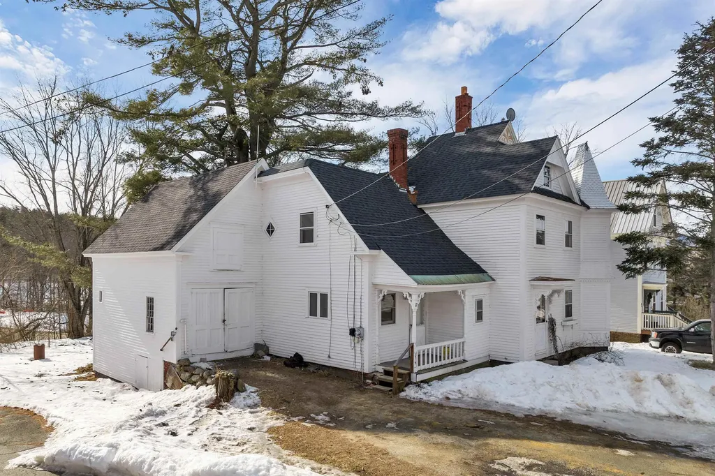 12 Washington Street Ashland NH 03217