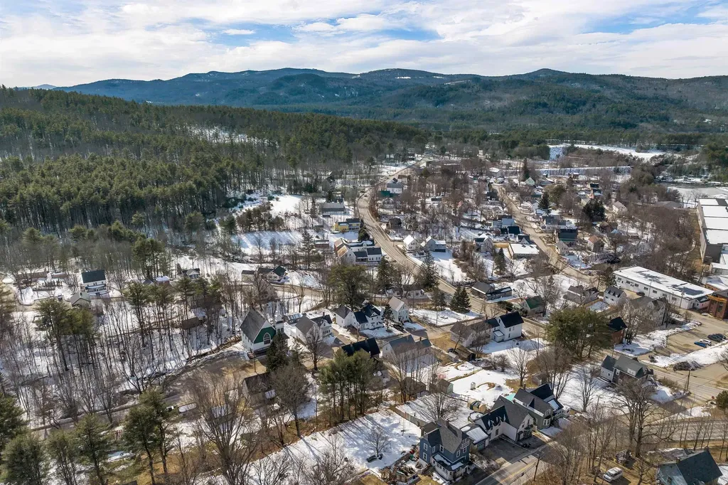 12 Washington Street Ashland NH 03217