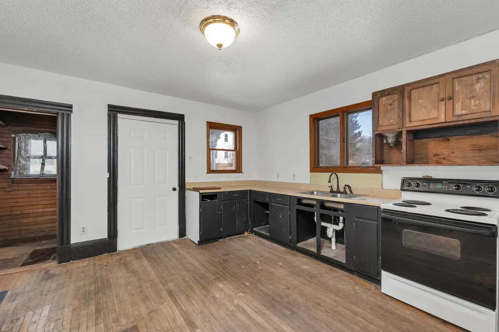 12 Washington Street Ashland NH 03217