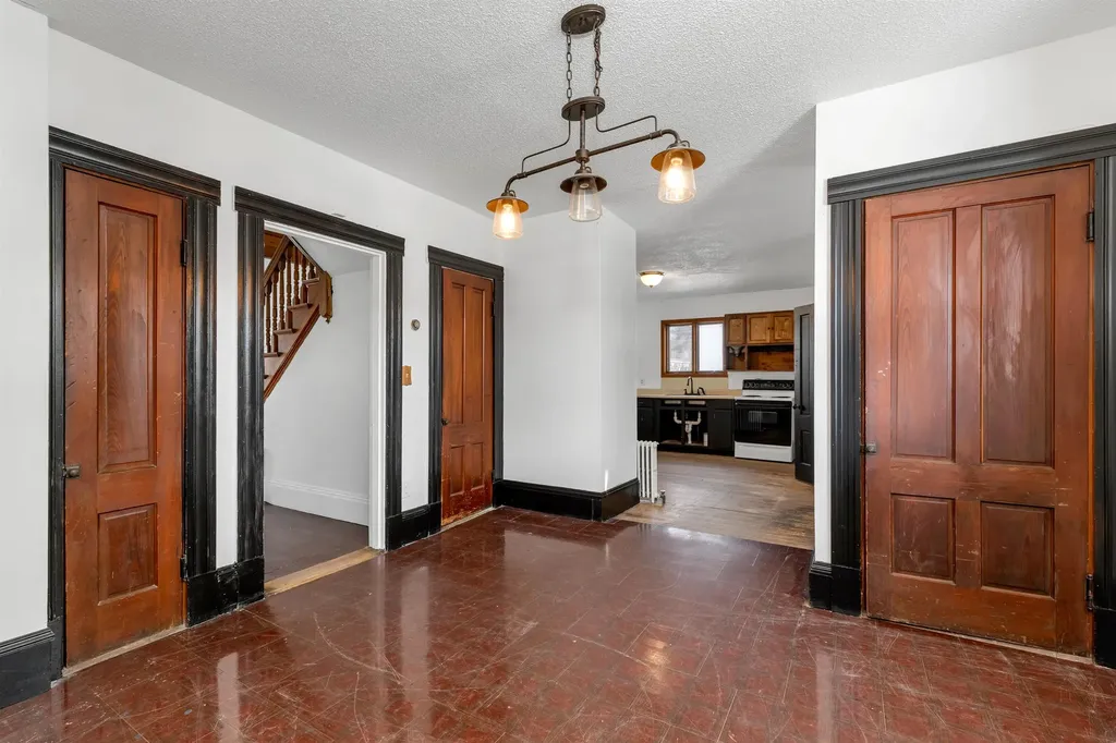 12 Washington Street Ashland NH 03217