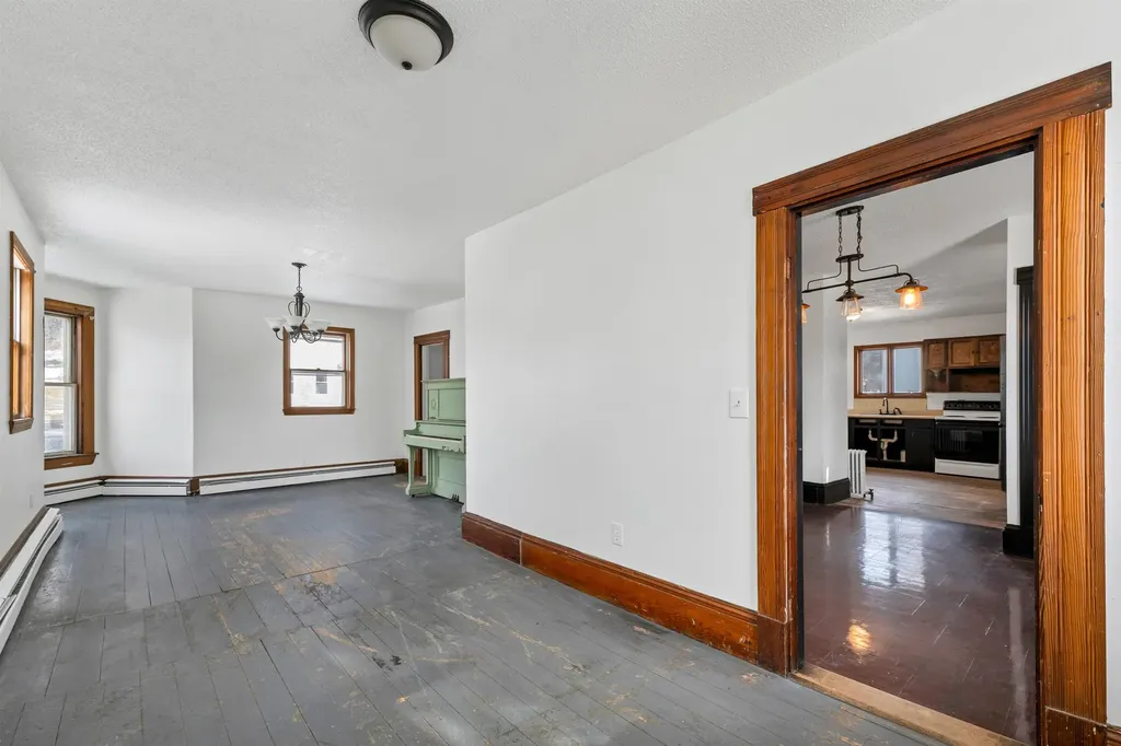 12 Washington Street Ashland NH 03217