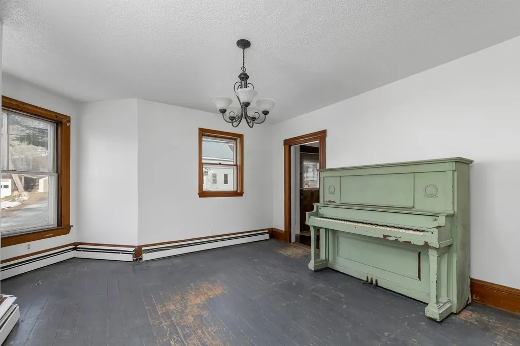 12 Washington Street Ashland NH 03217